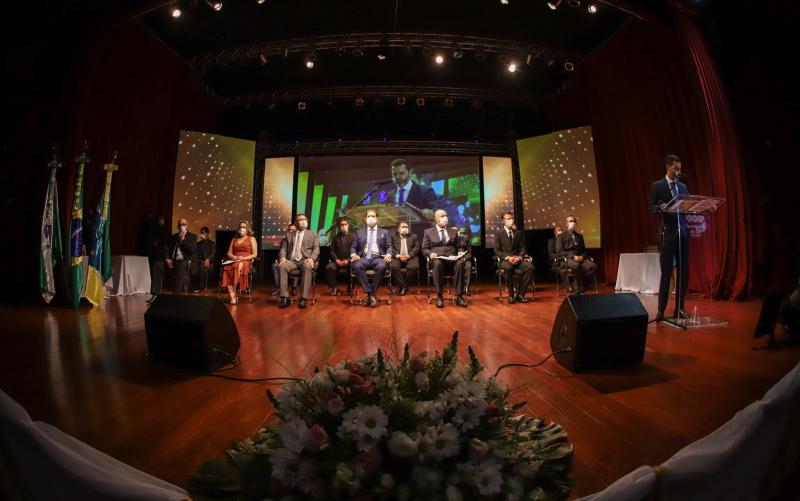 Vereadores, prefeito e vice-prefeito tomam posse para mandato de 2021 a 2024